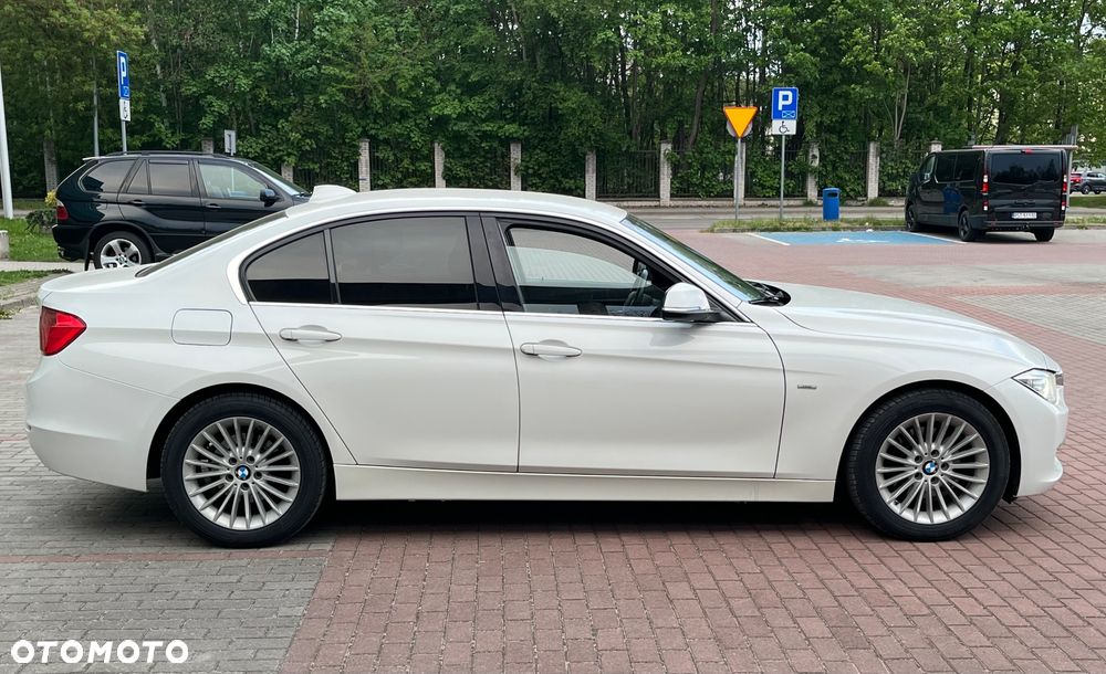 BMW Seria 3 320d Luxury Line - 13