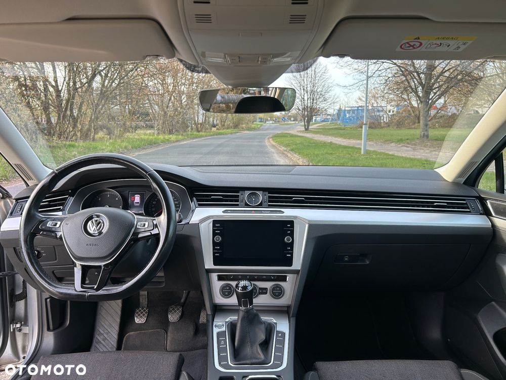 Volkswagen Passat 2.0 TDI SCR Comfortline - 20