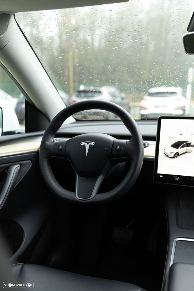 Tesla Model Y Standard RWD - 9