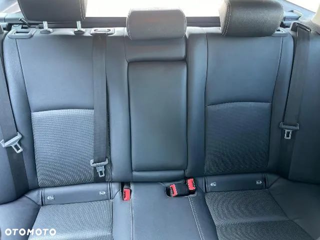 Toyota Avensis 1.8 Premium MS - 12