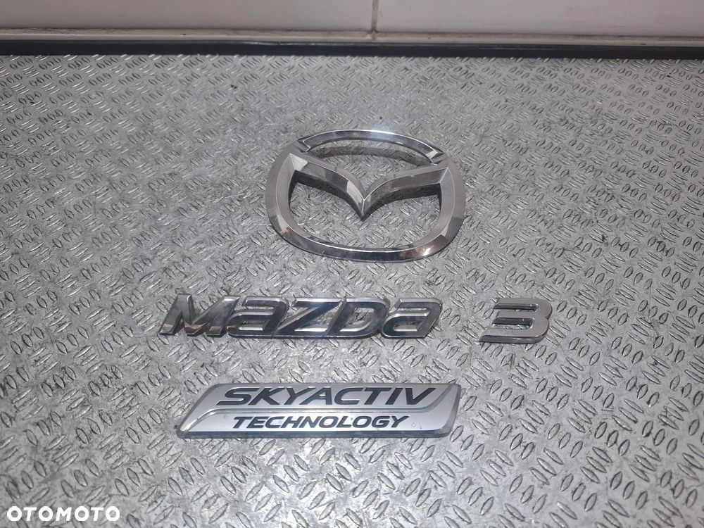 Znaczek logo komplet klapy bagażnika Mazda III 2015 rok - 1