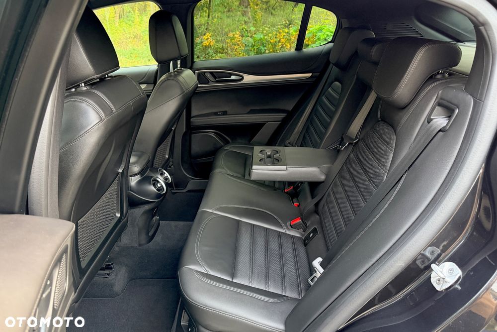 Alfa Romeo Stelvio 2.0 Turbo Veloce Q4 - 17