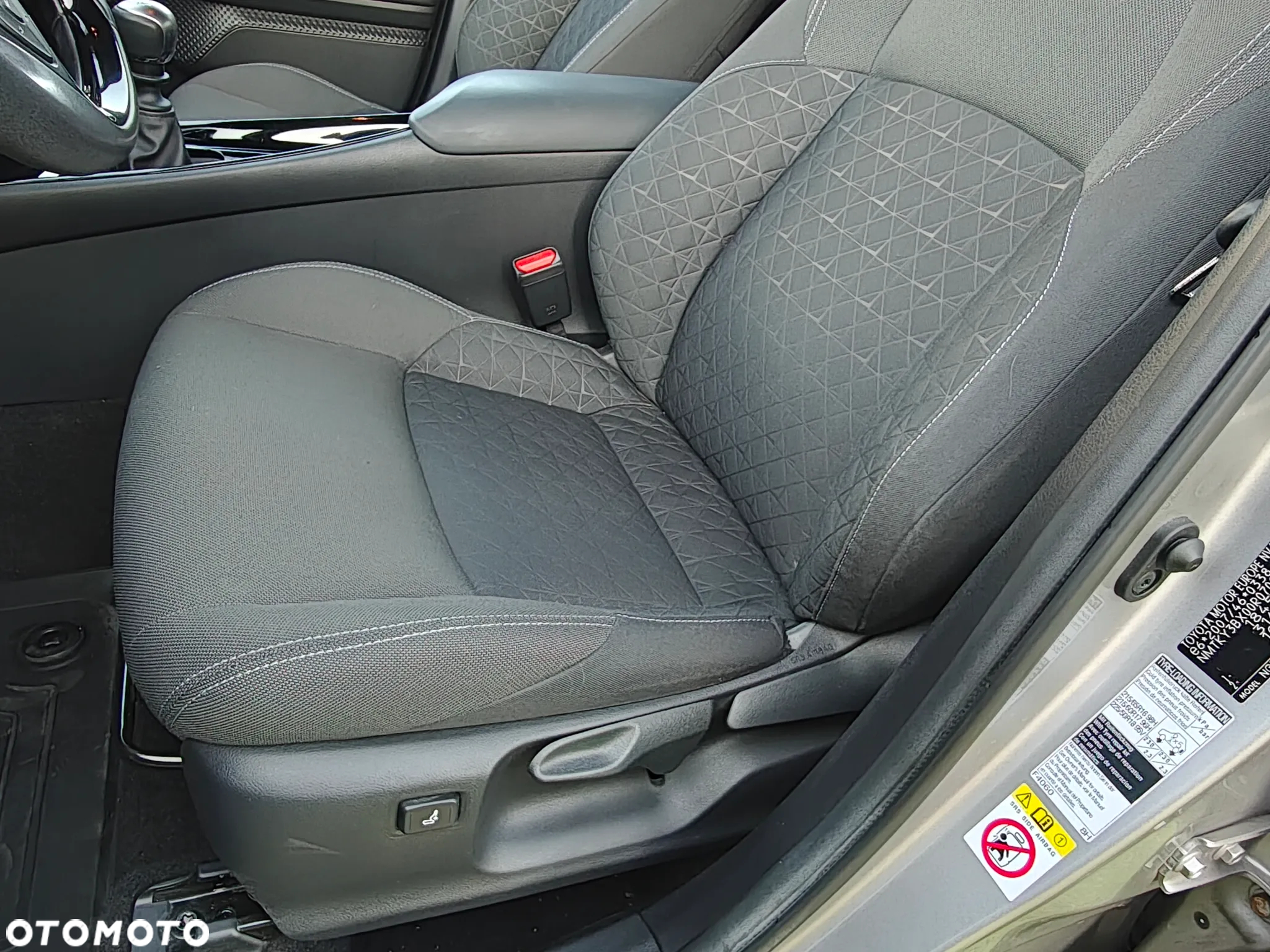 Toyota C-HR 1.2 T Prestige - 18
