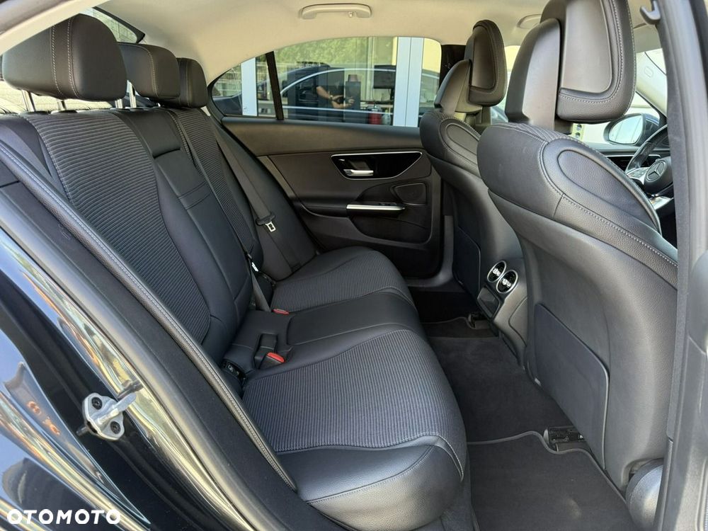 Mercedes-Benz Klasa C 200 4Matic 9G-TRONIC - 14