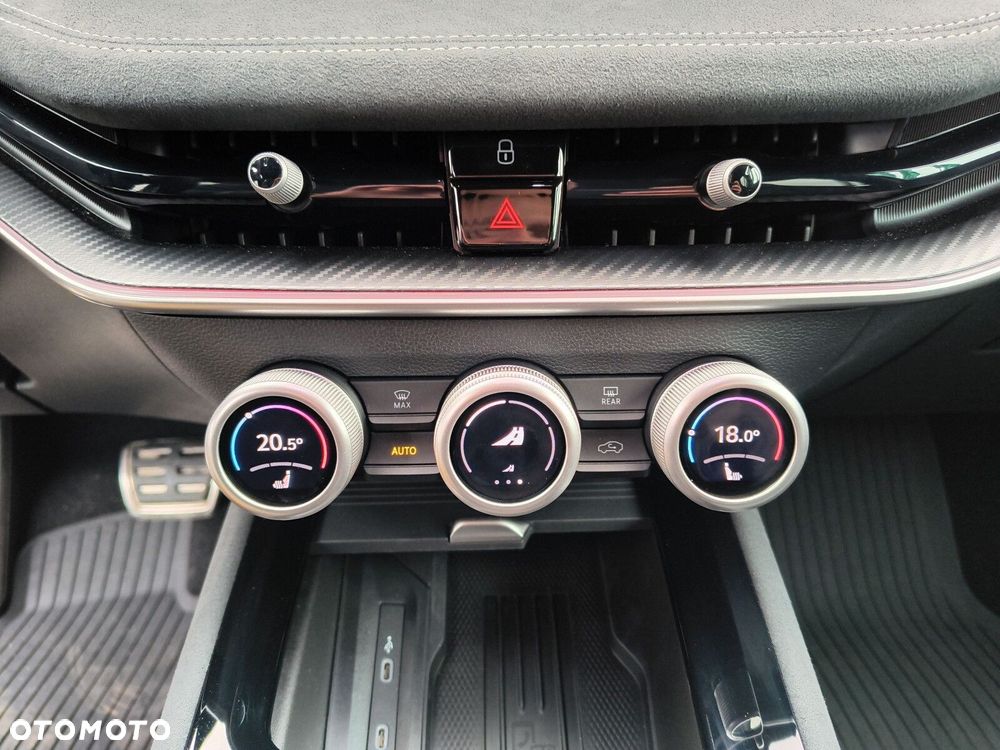 Skoda Superb 2.0 TSI Selection DSG - 26
