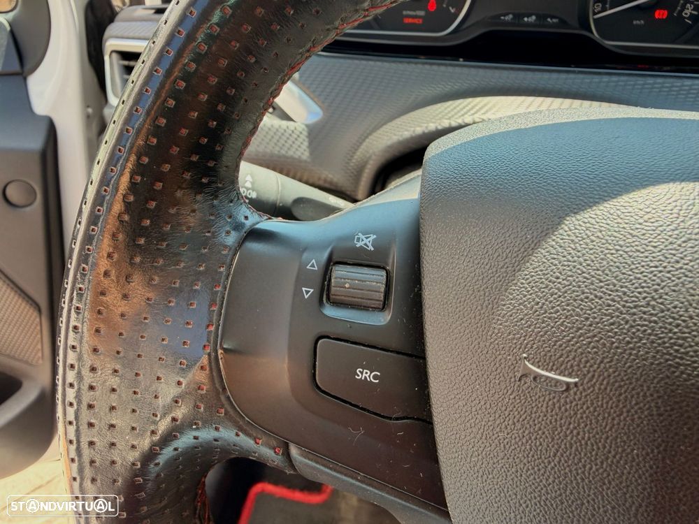 Peugeot 208 1.2 PureTech GT Line - 31