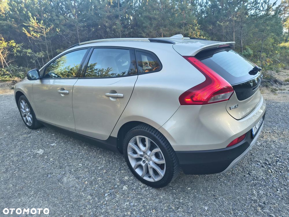 Volvo V40 Cross Country - 18
