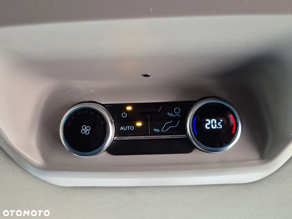 Ford Tourneo Custom - 23