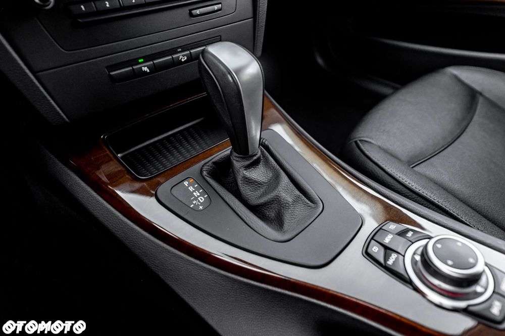 BMW Seria 3 325i xDrive Edition Exclusive - 31