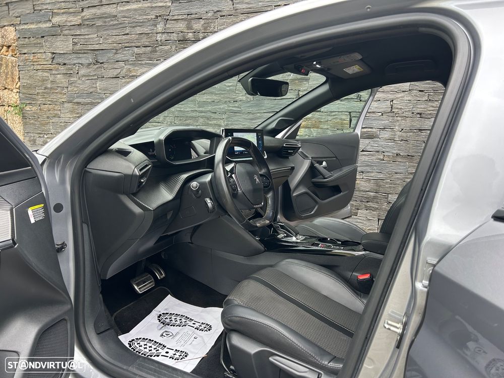 Peugeot e-208 GT - 10