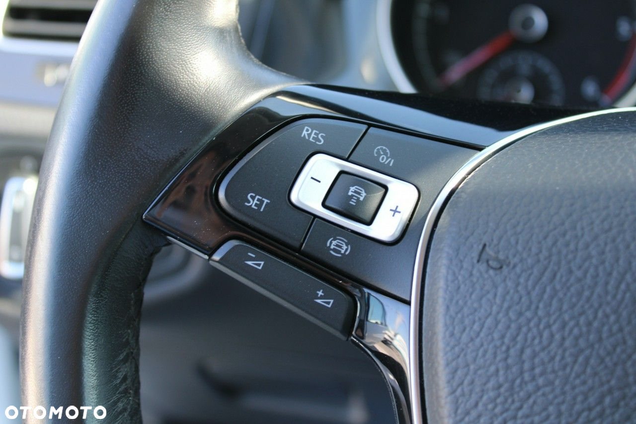 Volkswagen Golf - 23