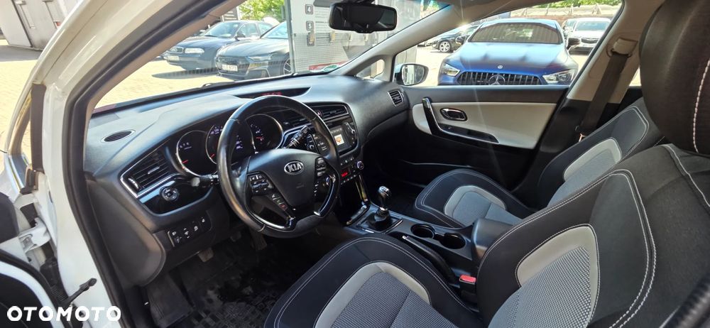 Kia Ceed 1.6 GDI Platinum Edition - 28
