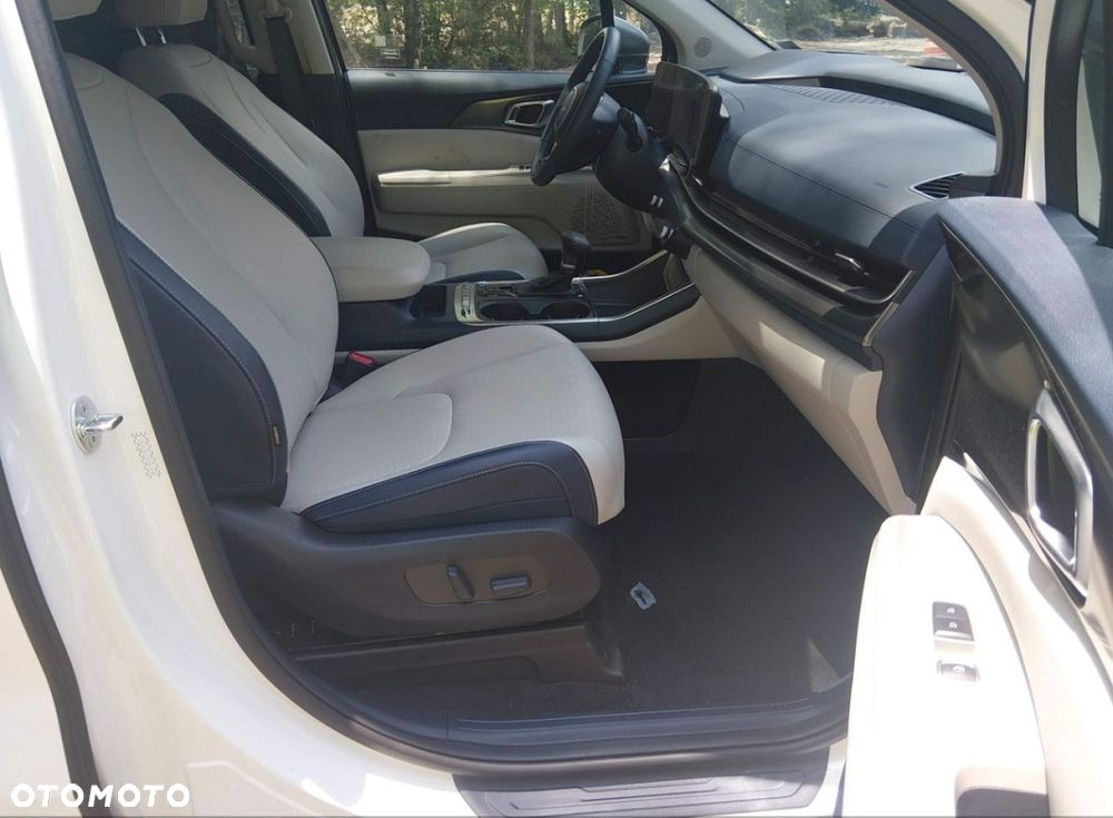 Kia Carnival - 10