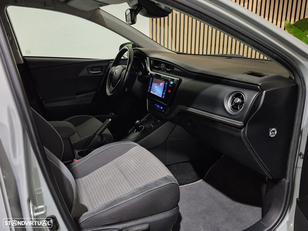 Toyota Auris 1.8 HSD Exclusive - 11