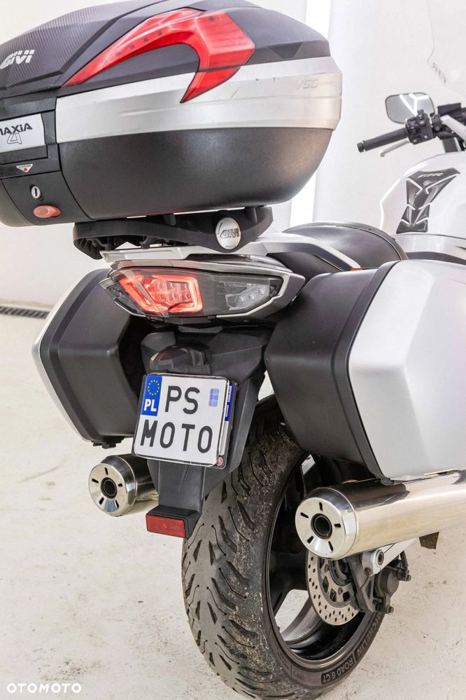 Yamaha FJR - 21