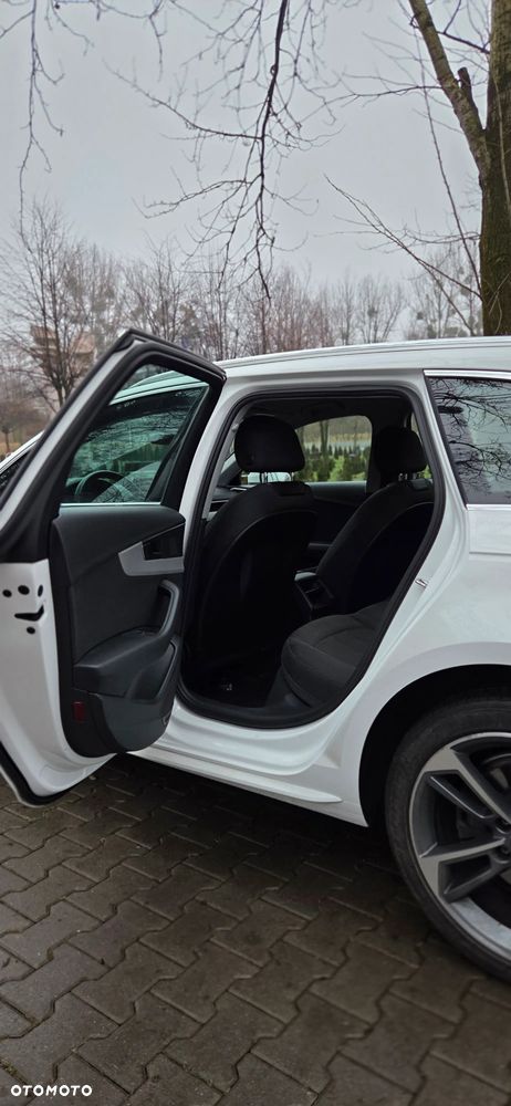 Audi A4 Avant 35 TFSI S tronic - 12