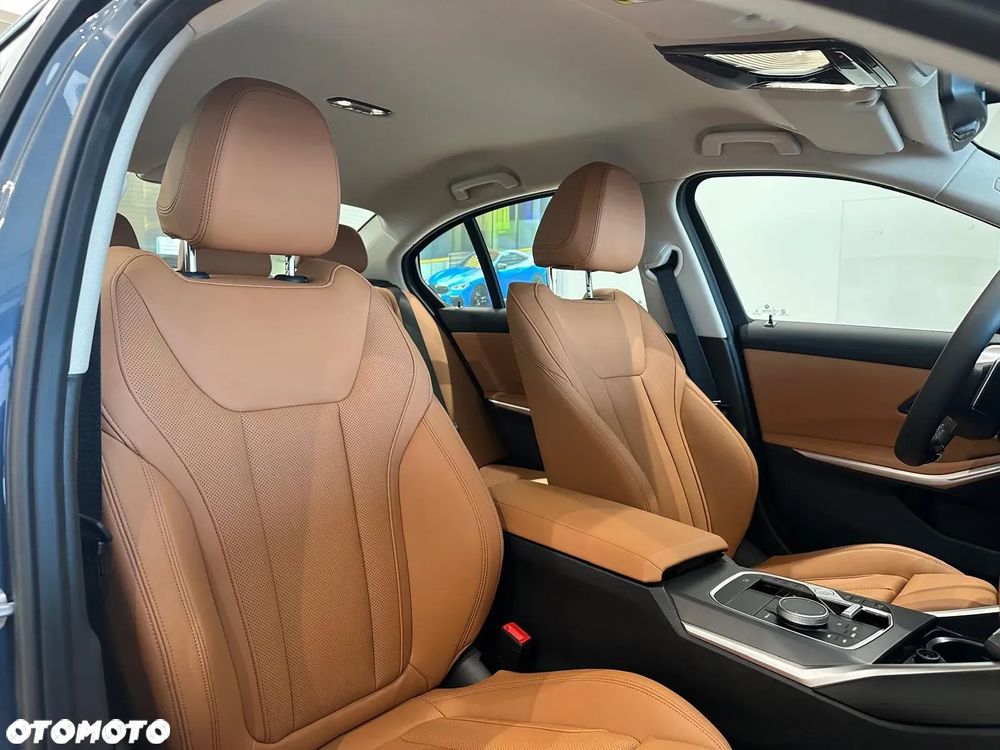 BMW Seria 3 318i M Sport - 13