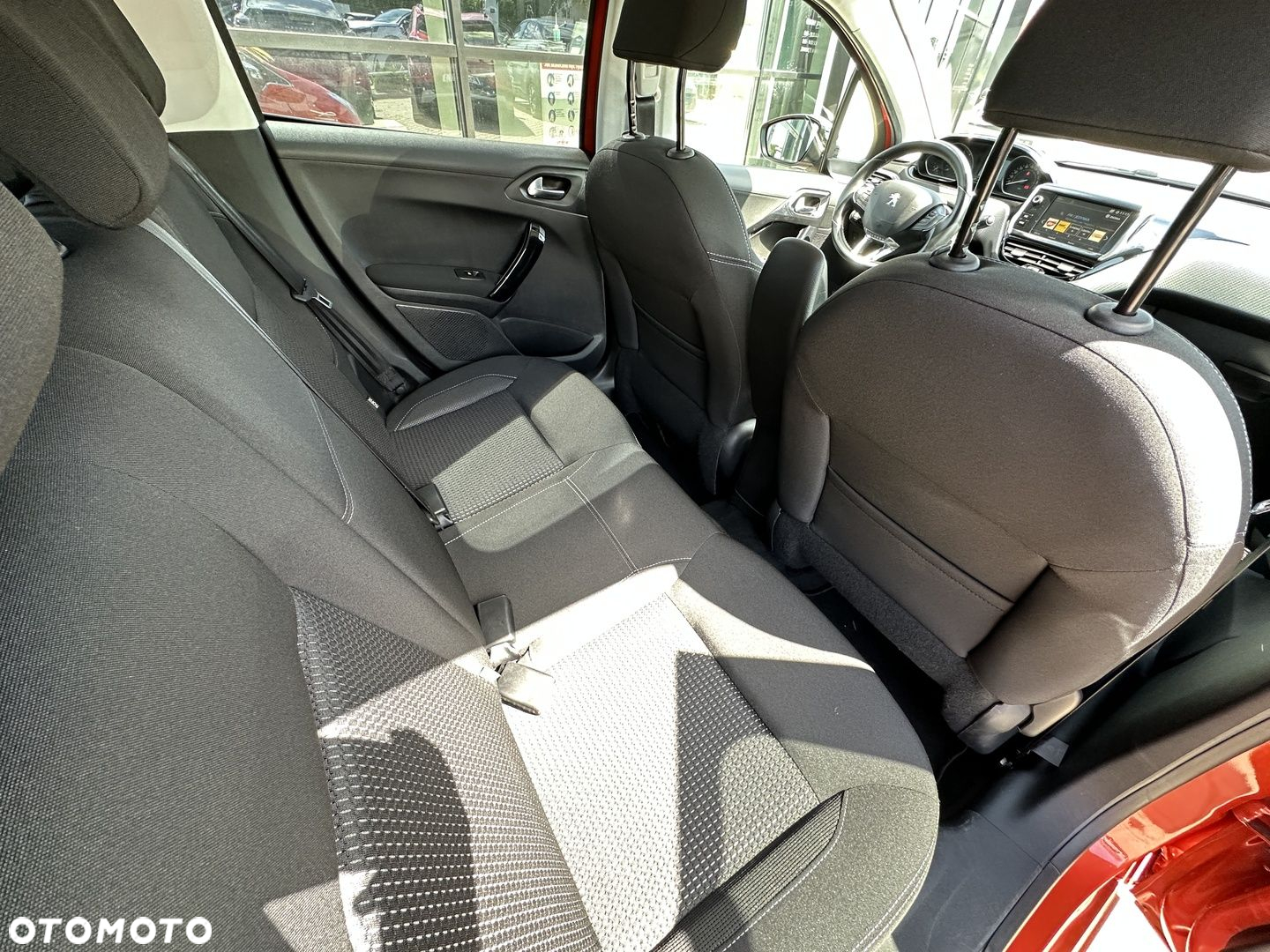 Peugeot 208 - 14
