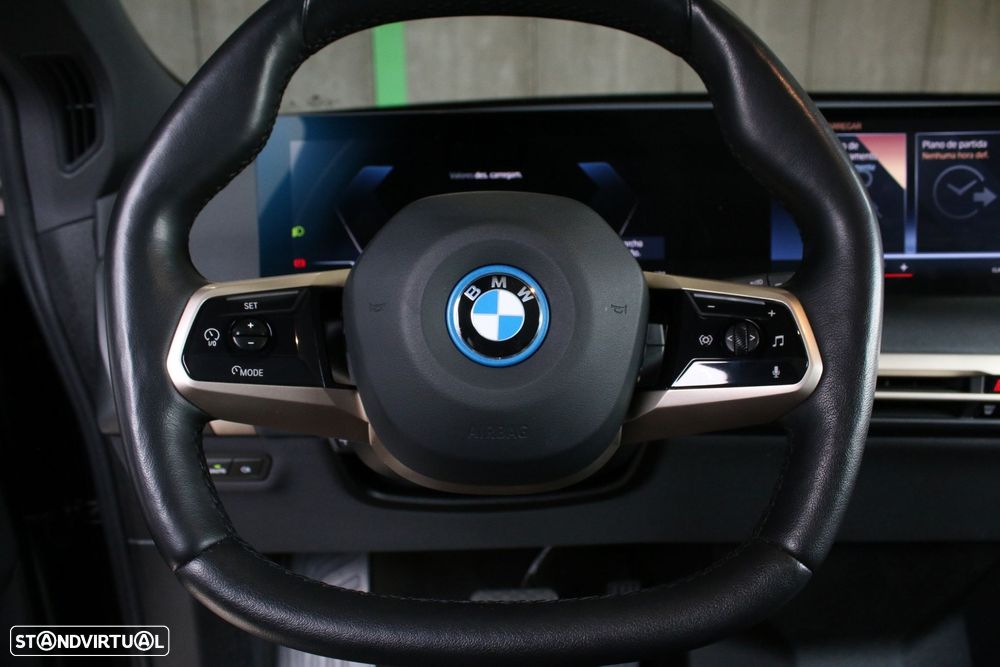 BMW iX xDrive 40 Pack Desportivo - 29
