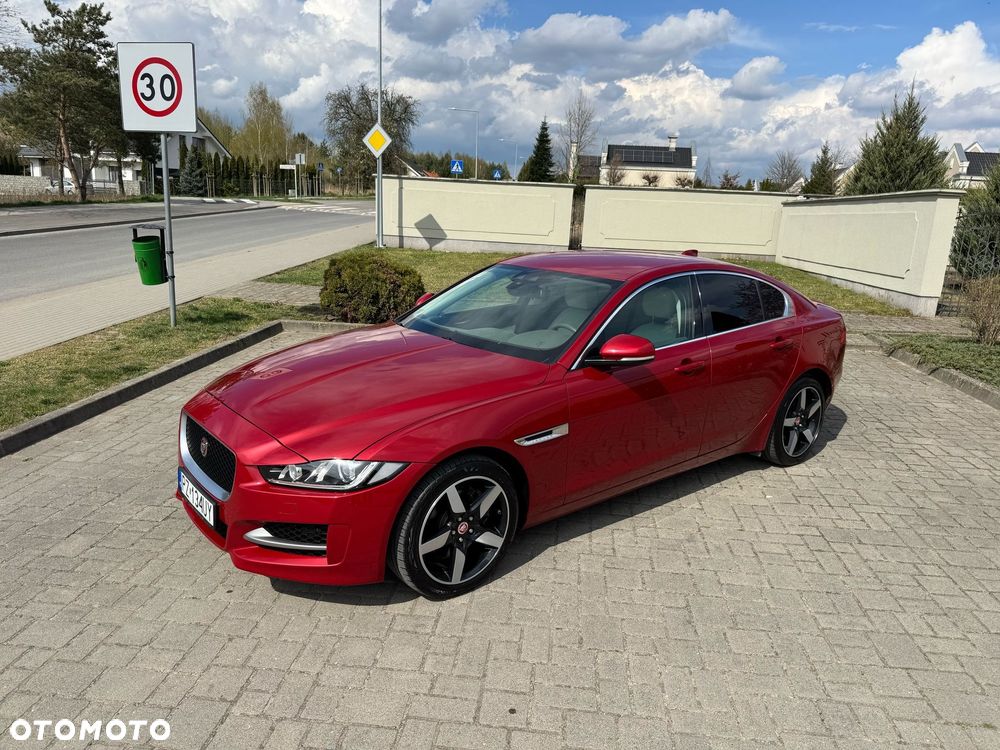 Jaguar XE ver-2-0-d-awd-portfolio - 9