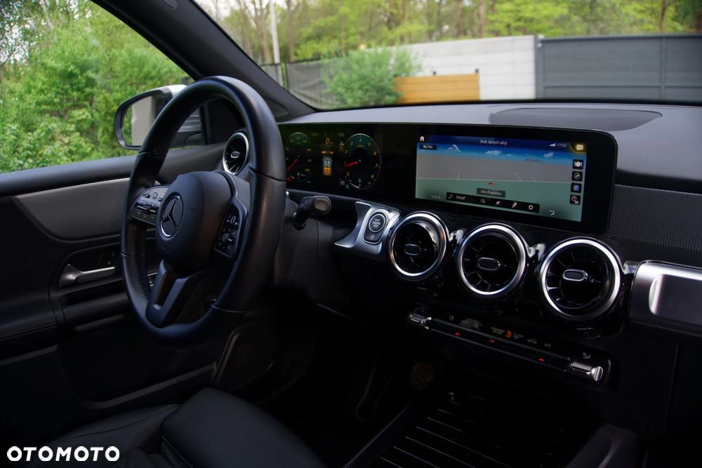 Mercedes-Benz GLB 200 7G-DCT - 25
