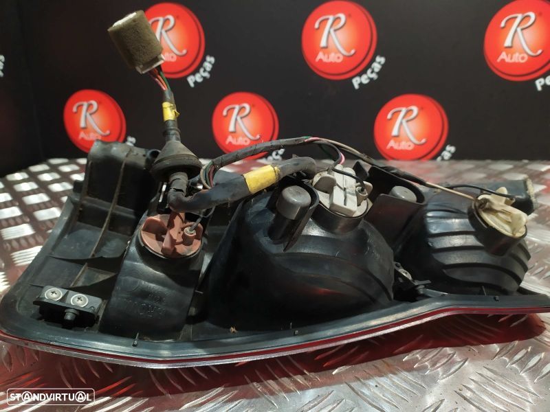 Farolim Stop Esq Hyundai Matrix (Fc) - 4