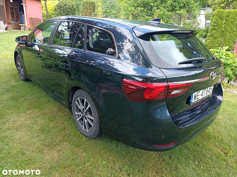 Toyota Avensis - 8