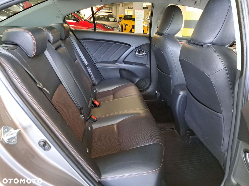 Toyota Avensis 2.0 Premium MS - 15