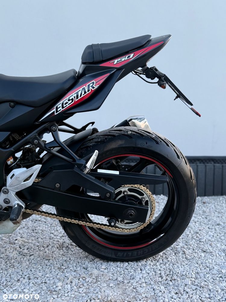 Suzuki GSR - 7