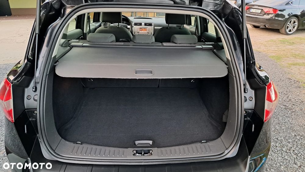 Ford Kuga - 24