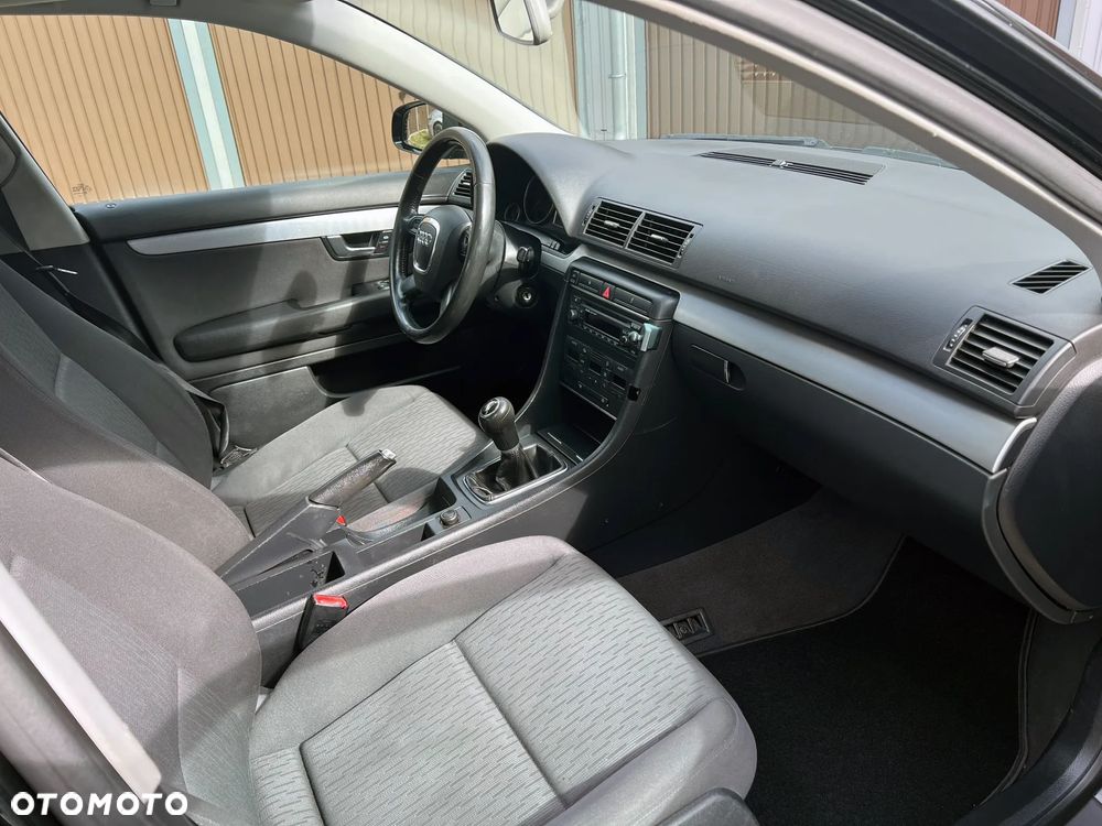 Audi A4 Limousine - 10