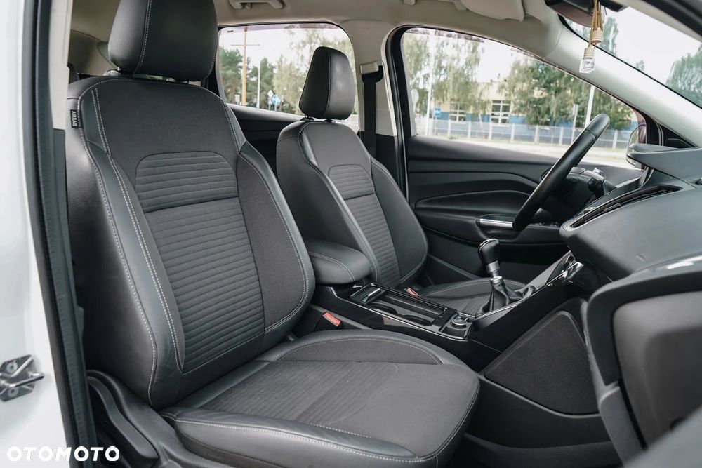 Ford Kuga 2.0 TDCi 2x4 Titanium - 20