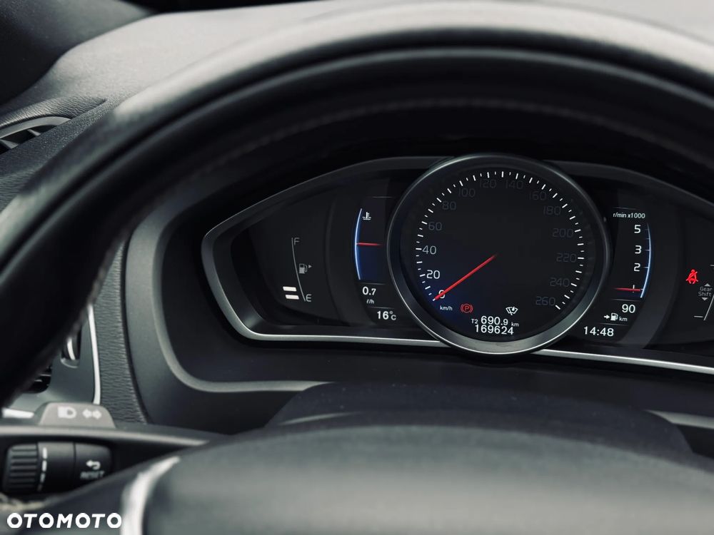 Volvo V40 D2 Drive-E R-Design Momentum - 32
