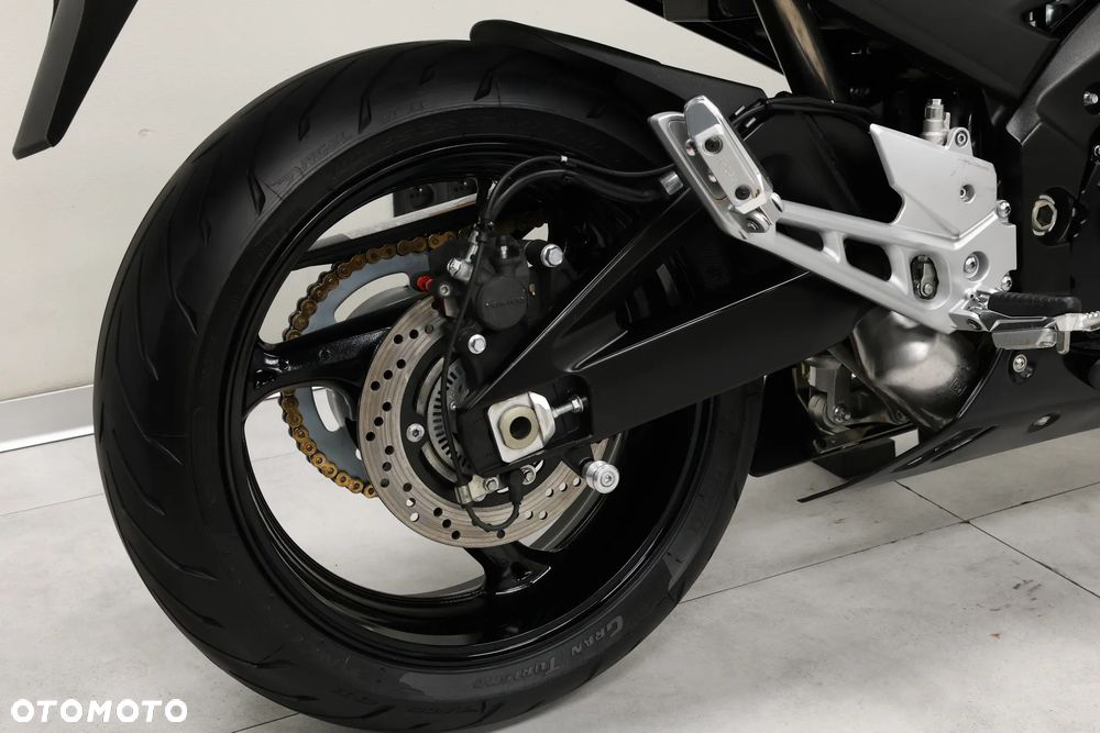 Suzuki GSR - 37