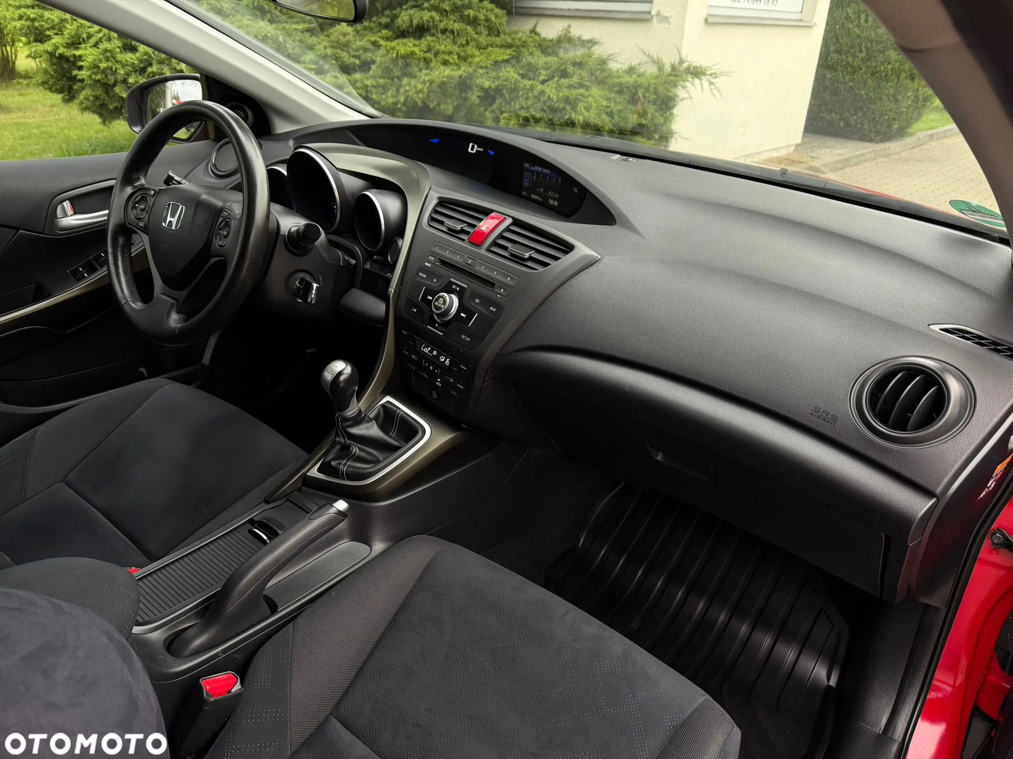 Honda Civic 1.8 i-VTEC Executive Black Edition - 25