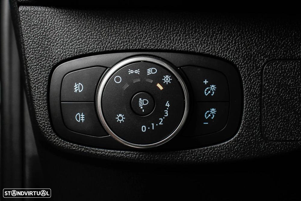 Ford Focus SW 1.5 TDCi EcoBlue ST-Line - 38