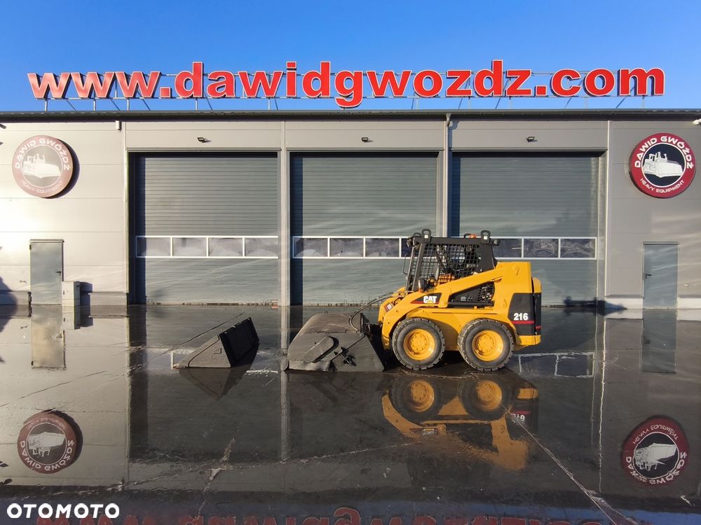 Caterpillar 216 - 2