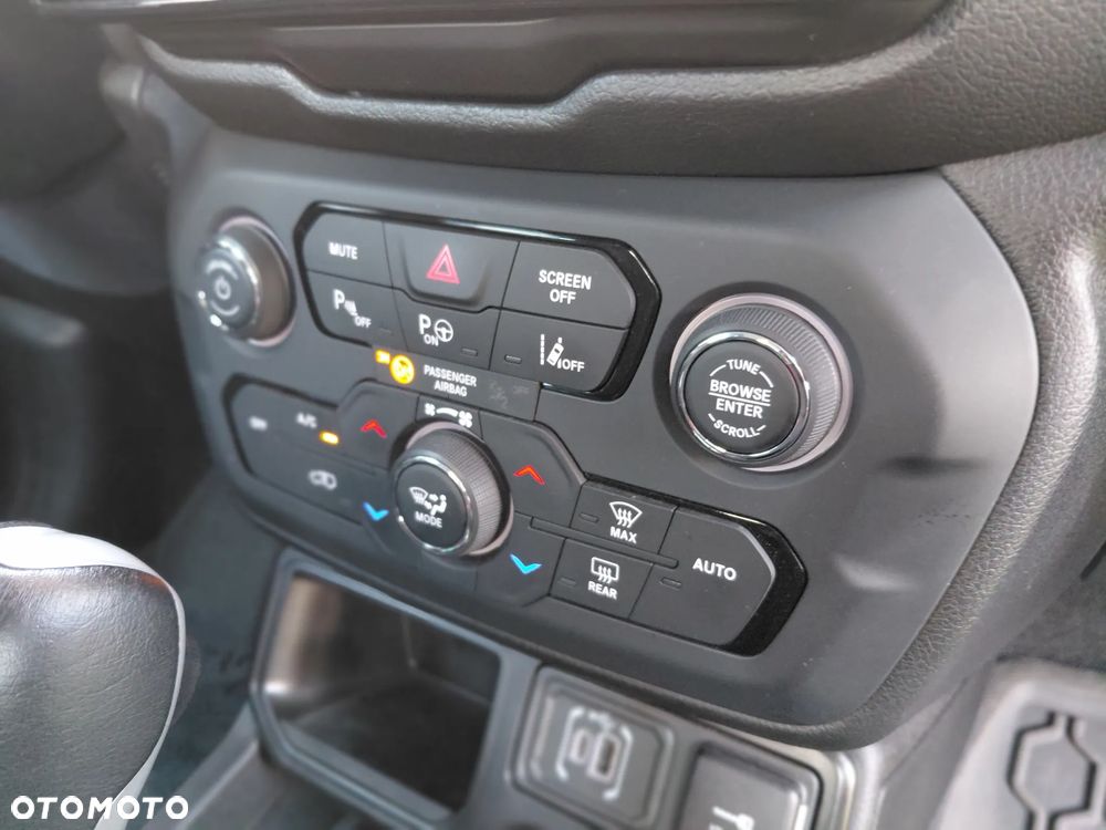 Jeep Renegade 1.5 T4 mHEV Summit FWD S&S DCT - 23