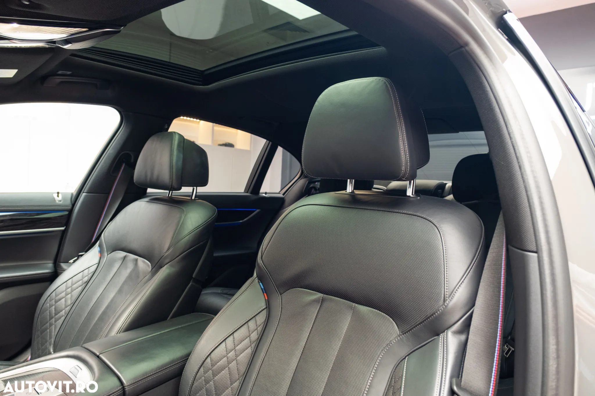 BMW Seria 7 745e - 24