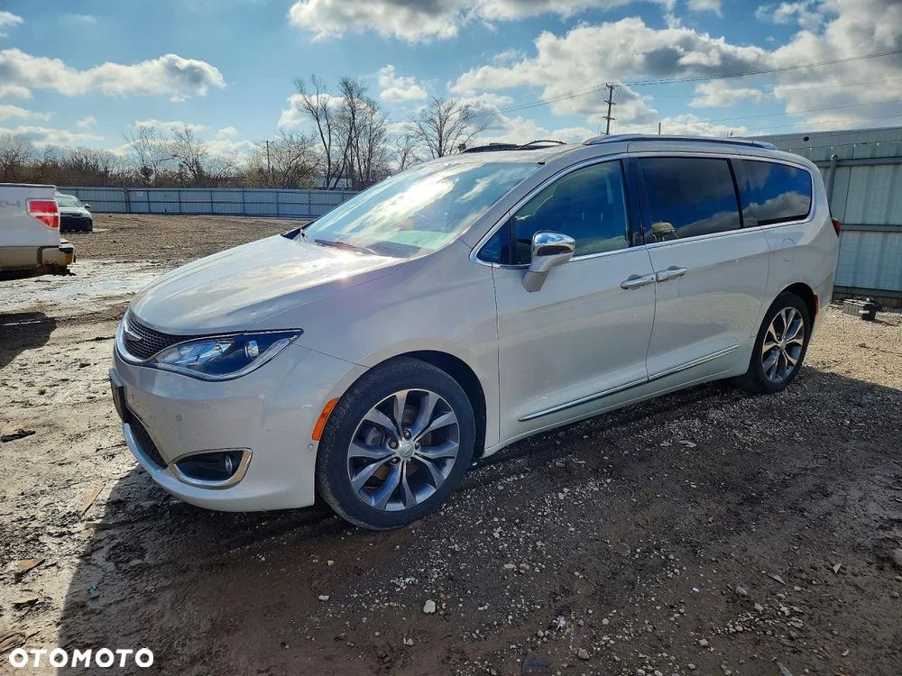 Chrysler Pacifica - 1