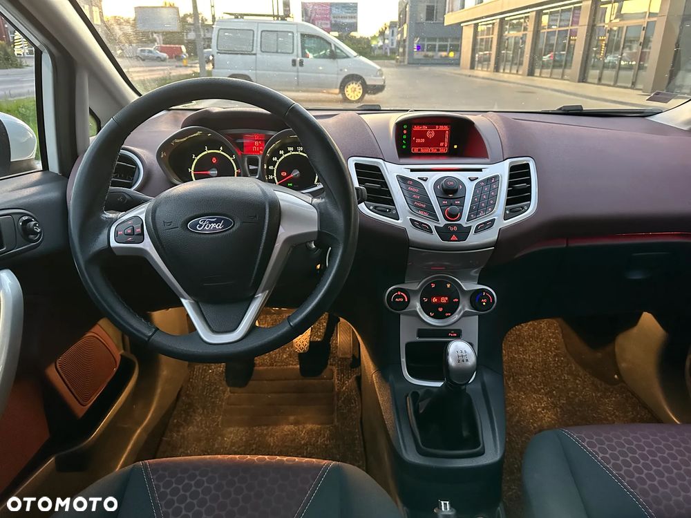 Ford Fiesta 1.4 Titanium - 31