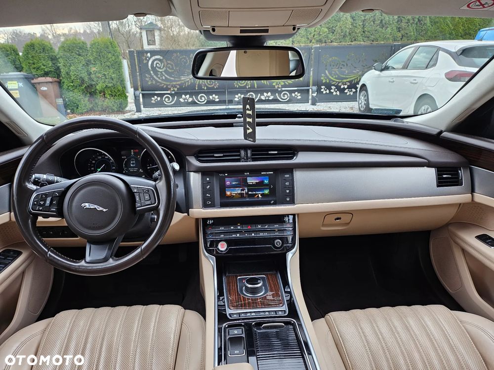 Jaguar XF 2.0 i4D AWD Portfolio - 16