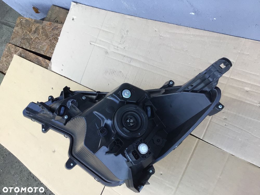 Lampa przednia prawa Mitsubishi Space Star ll 2 Lift lll 3 - 6
