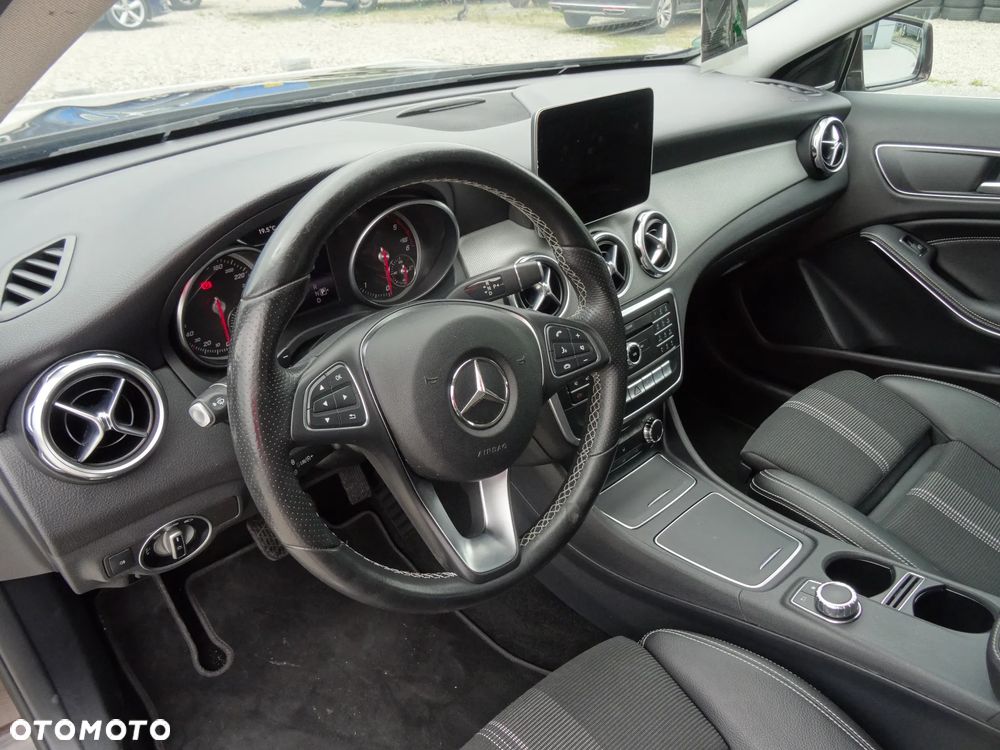 Mercedes-Benz GLA 200 d 4Matic 7G-DCT UrbanStyle Edition - 11