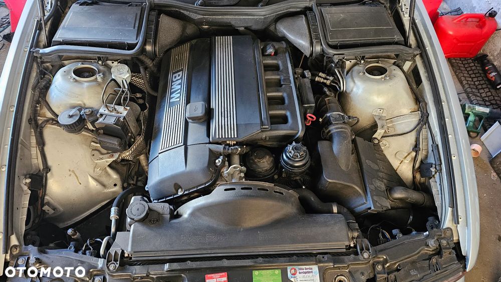 BMW Seria 5 523i - 34