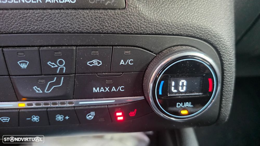 Ford Focus 1.0 EcoBoost S&S ST-LINE X - 41