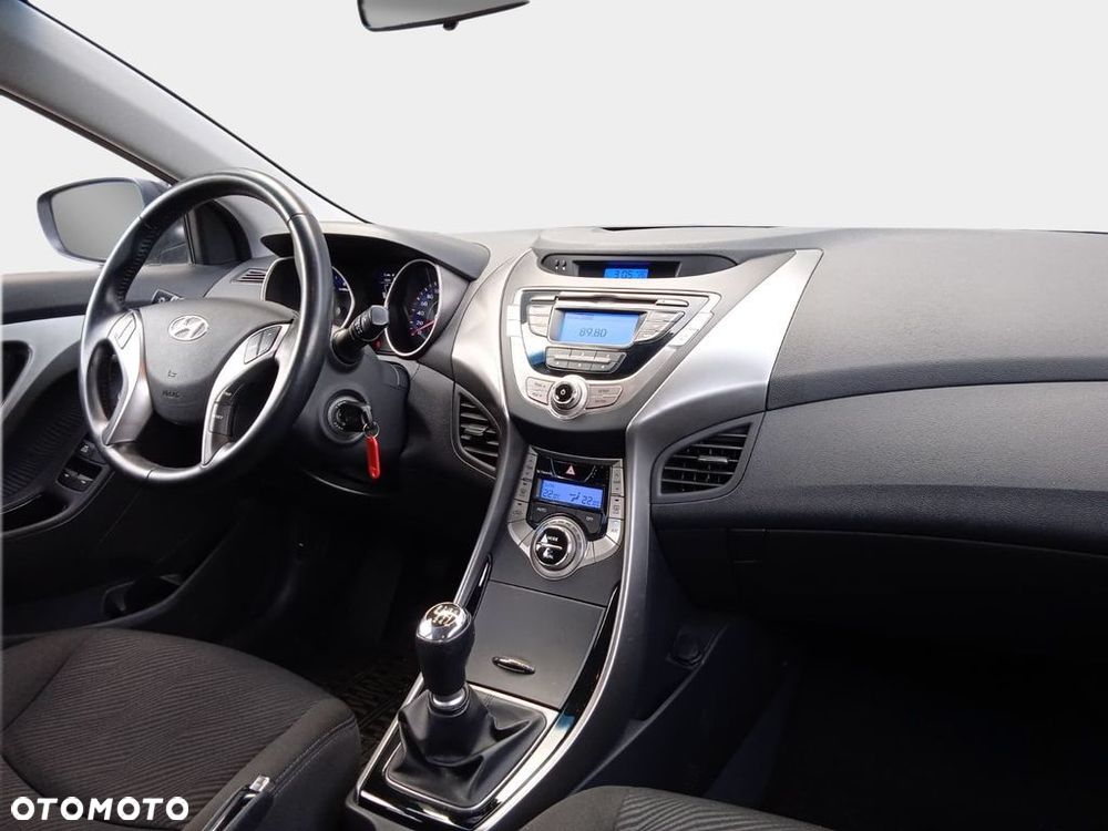 Hyundai Elantra 1.6 Comfort - 27