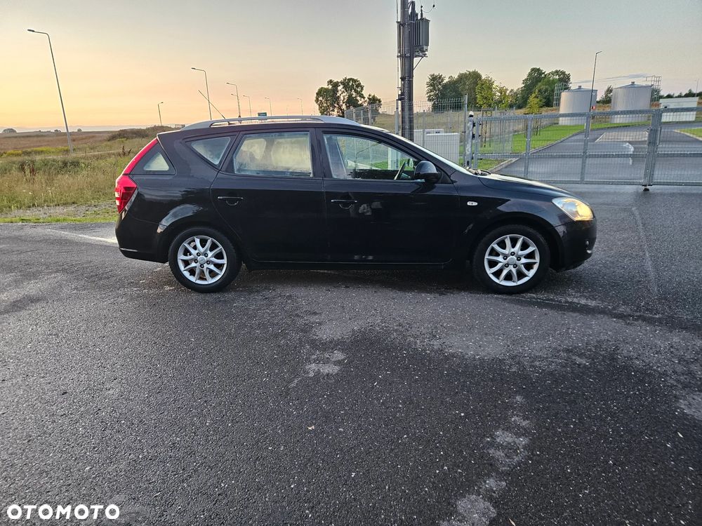 Kia Ceed - 8