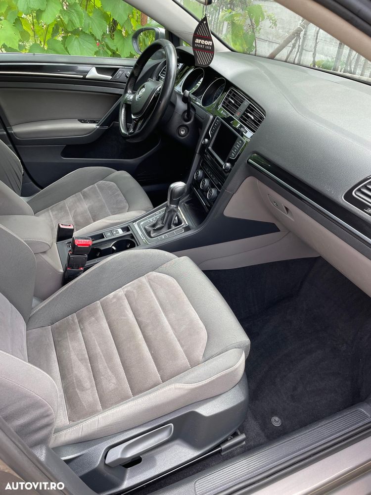 Volkswagen Golf - 8