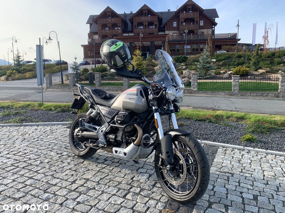 Moto Guzzi V85 - 1